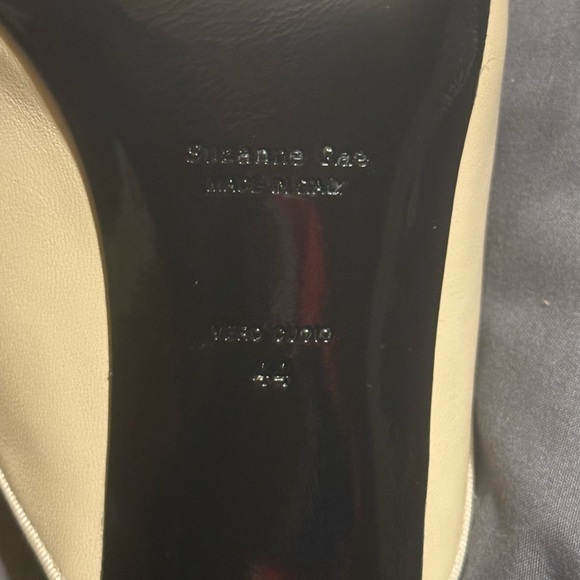 Suzanne Rae Chic Cream Mules with Gold Detail - Picture 6 of 7